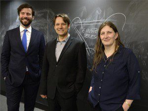 Az évszázad egyik tudományos világszenzációjában, a gravitációs hullámok februári felfedezésében részt vevő, és ezzel világhírűvé vált magyar tudósok (Márka Szabolcs, Mára Zsuzsa, Bartos Imre) Magyarországon építenék fel az újabb nagy jelentőségű érzékelőt, az úgynevezett kozmikus fület.