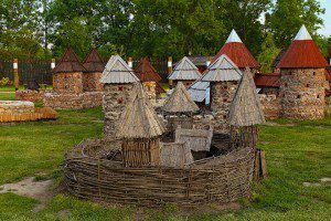 Vármakett-park Dinnyésen 1