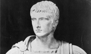 Augustus császár halálának 2000. évfordulójára emlékeznek Rómában