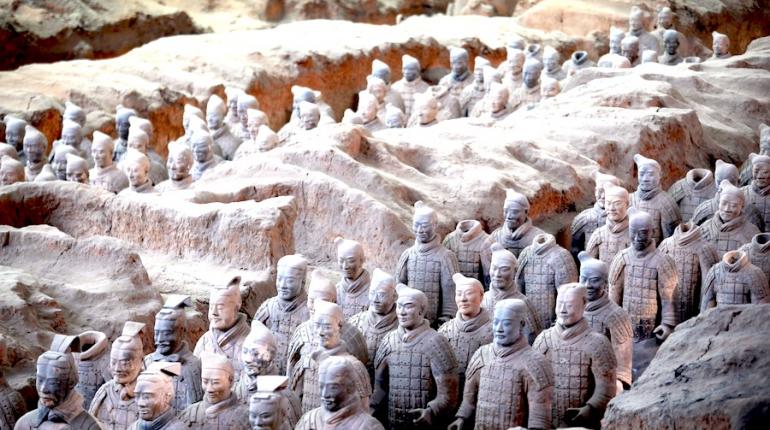 Feltételezhetően a kínai agyaghadsereg építőinek sírjait fedezték fel kínai régészek