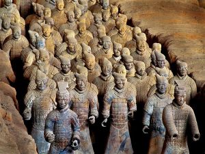 Feltételezhetően a kínai agyaghadsereg építőinek sírjait fedezték fel kínai régészek