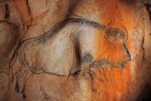 Akár 10 ezer évvel korábbiak is lehetnek a franciaországi Chauvet-barlang állatokat ábrázoló rajzai egy nemzetközi kutatócsoport szerint.