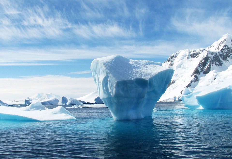 Először mérik a tengeri jég vastagságát az Antarktisz térségében elektromágneses mélységmérővel.