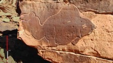 Kétezer éves sziklafaragványok Szaúd-Arábiában