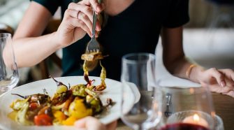 Az étkezés a nők érzelmi jólétére nagyobb hatással van, mint a férfiakéra