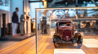 A Közlekedési Múzeum új időszaki kiállítása a hazai járműipar történetében különleges helyet elfoglaló Korbuly mérnökcsalád történetét mutatja be.