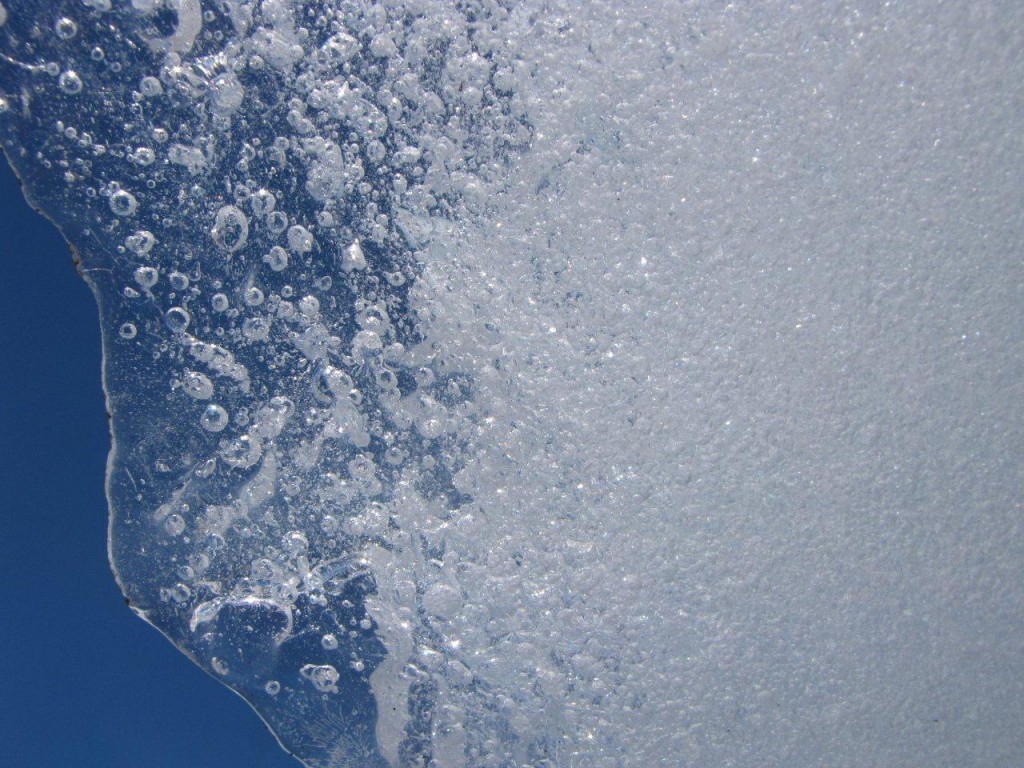 A légbuborékok csapdába esése a jégben folyamata. Forrás: antarticglaciers.org