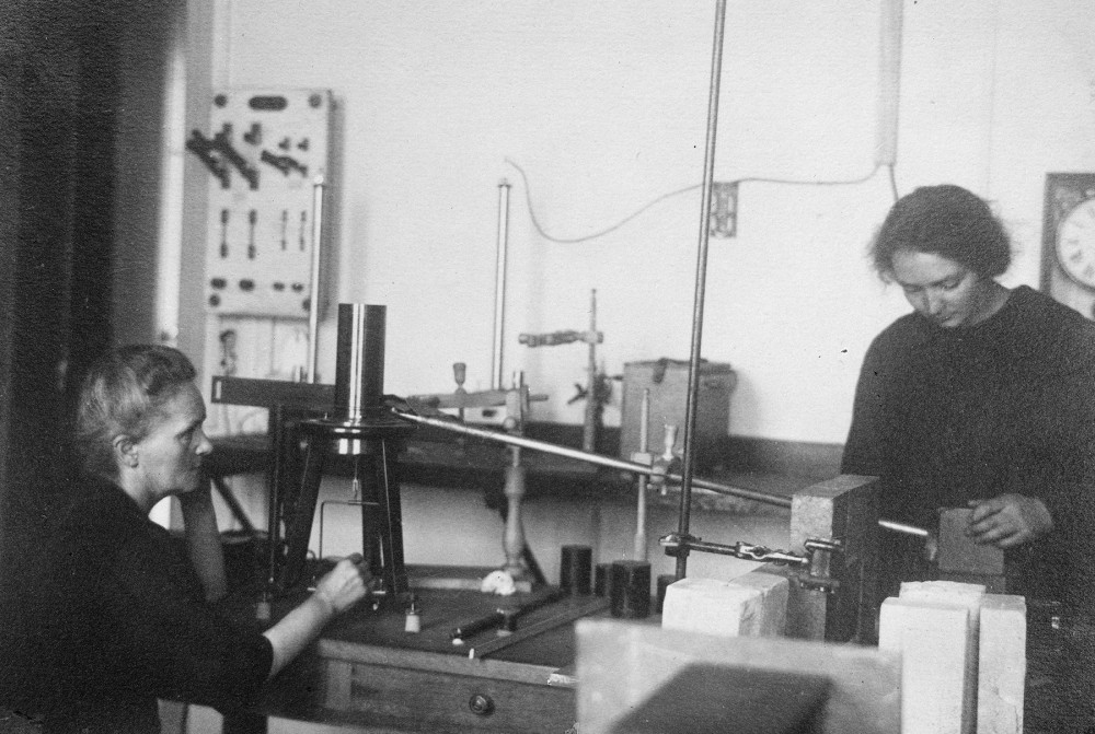 Marie Curie és Irène Joliot-Curie a Radium Intézetben, 1922 © Curie Joliot-Curie Egyesület