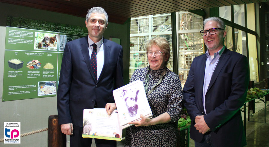 dr. Sós Endre, főállatorvos, az Állatkert főigazgatója, Hanga Zoltán szóvivő, Montskó Éva, az Alapítvány a Budapesti Állatkertért kuratóriumának elnöke, egyben az ötletgazda is és a technikai megvalósítást végző Interton Group ügyvezetője ismertette a projekt hátterét és céljait