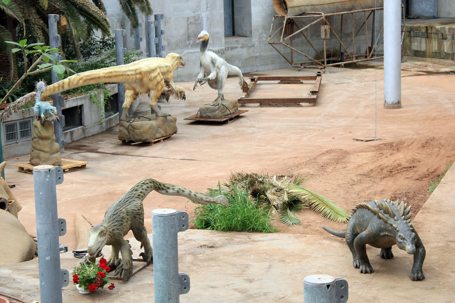 A bemutatásra kerülő dínók közül a legnagyobb egy életnagyságú, 25 méter hosszú és majdnem 12 méter magas Brachiosaurus lesz.