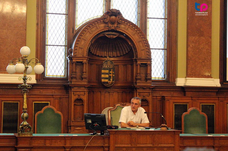 A Fővárosi Törvényszékre csak úgy, önszántából nem megy az ember, de 2026. június 20-án kifejezetten erre vágytunk … és nem bántuk meg!